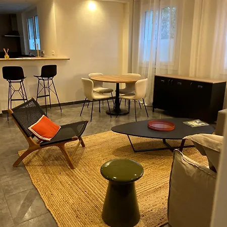 L De Cathy Apartment